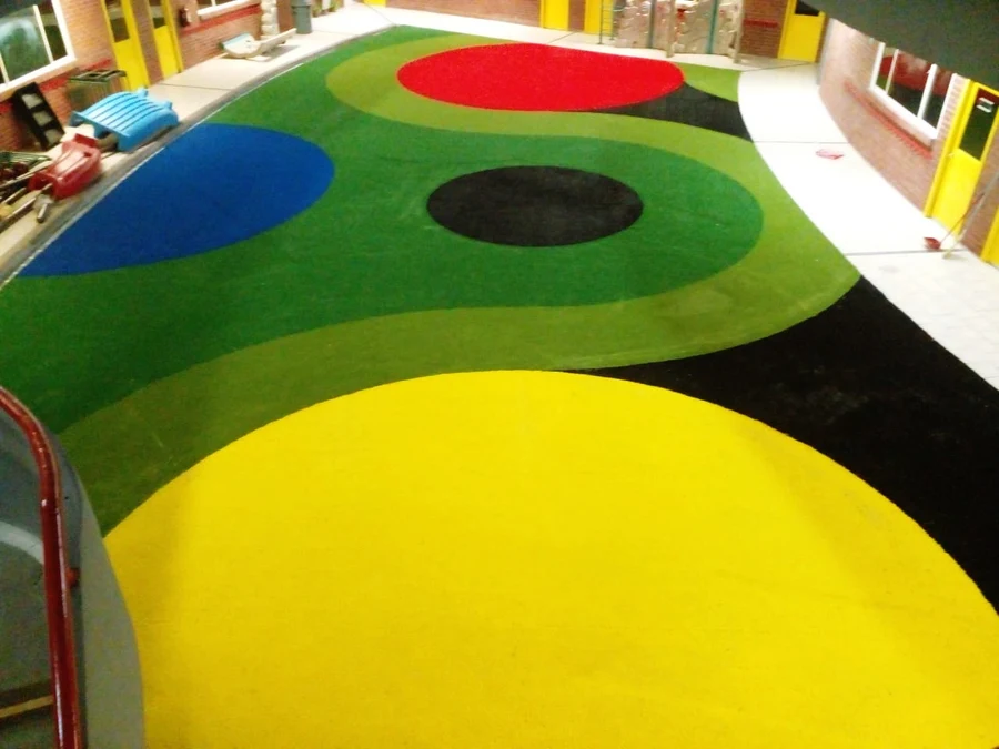 Área de juegos con pasto sintético de colores — PlayZone Grass
